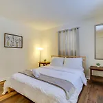 Cozy Tobyhanna Cottage With Private Hot Tub!
