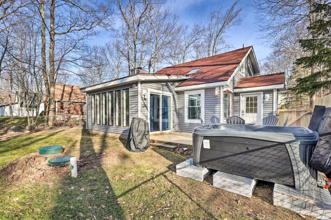 Cozy With Private Hot Tub! Holiday home