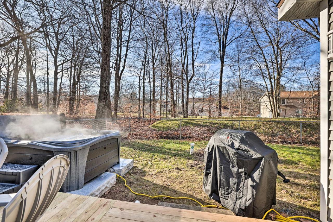 Cozy With Private Hot Tub! * Tobyhanna