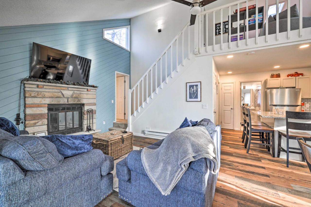 Cozy With Private Hot Tub! Holiday home Tobyhanna